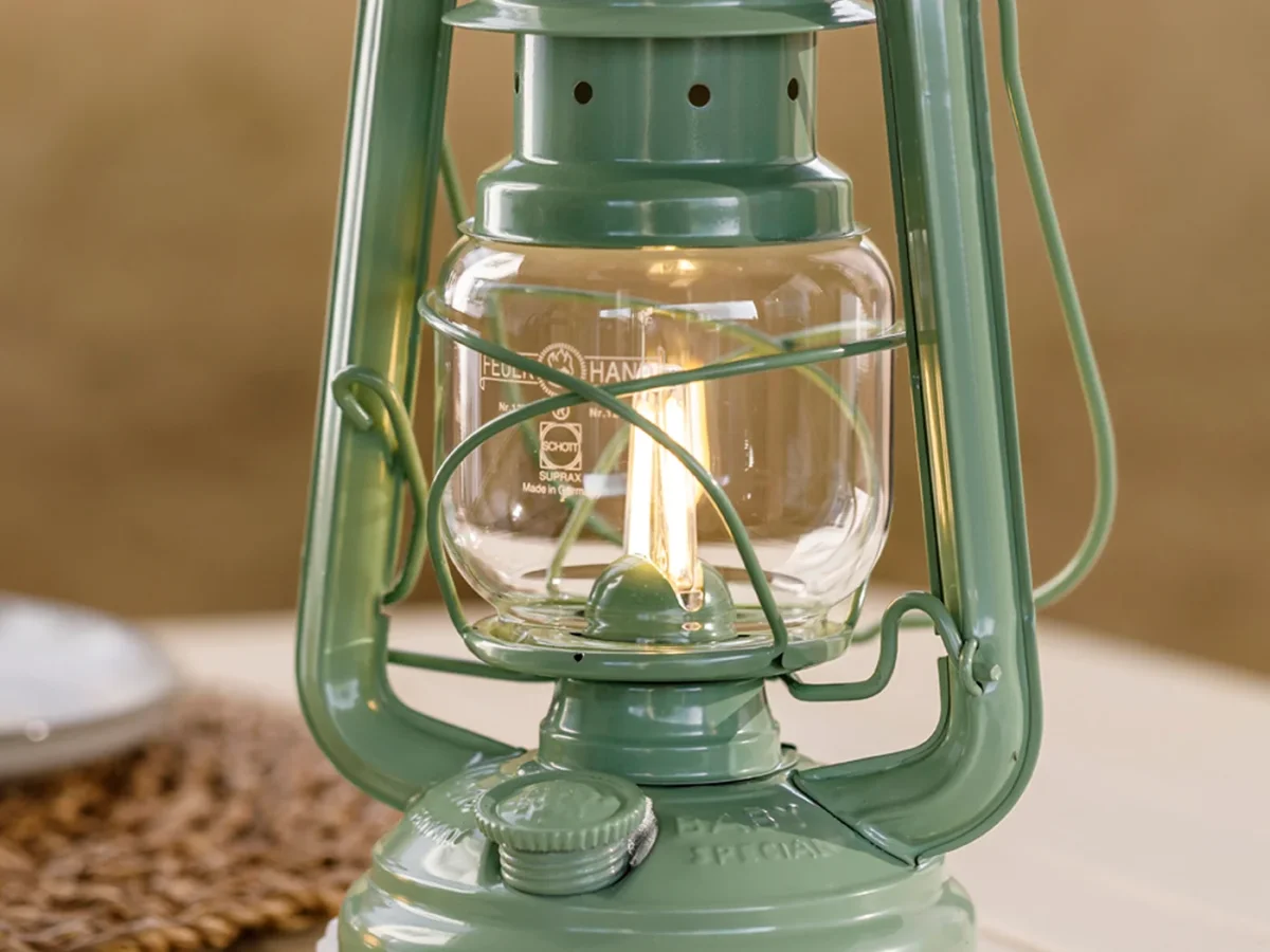 Feuerhand LED Stormlamp 276 Sage Green, inclusief gratis batterijen - Afbeelding 3